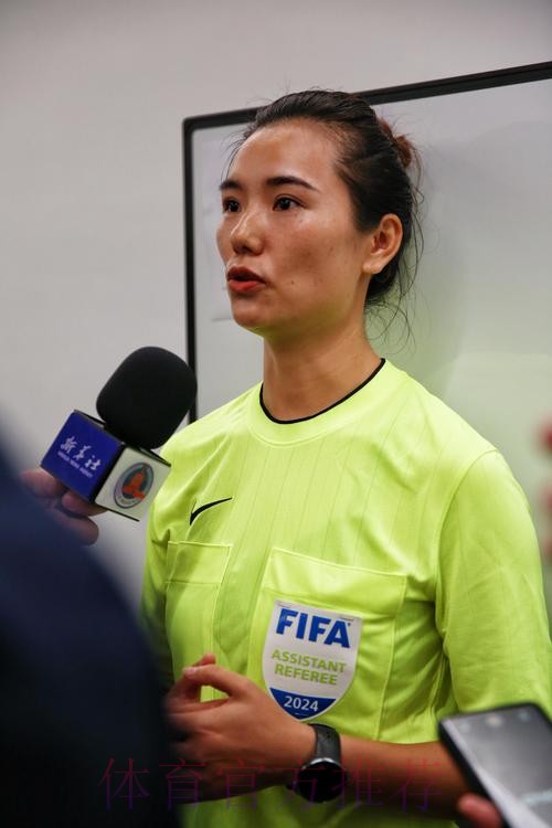 谢丽君将成为国内首位执裁男子足球顶级职业联赛的女子裁判员